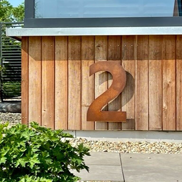 Corten-teräksinen talonumero 2 - 50 cm