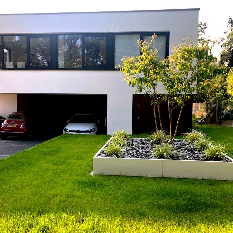 Jauhemaalipinnoitettu teräksinen istutuslaatikko Miami xxl 300 x 300 cm