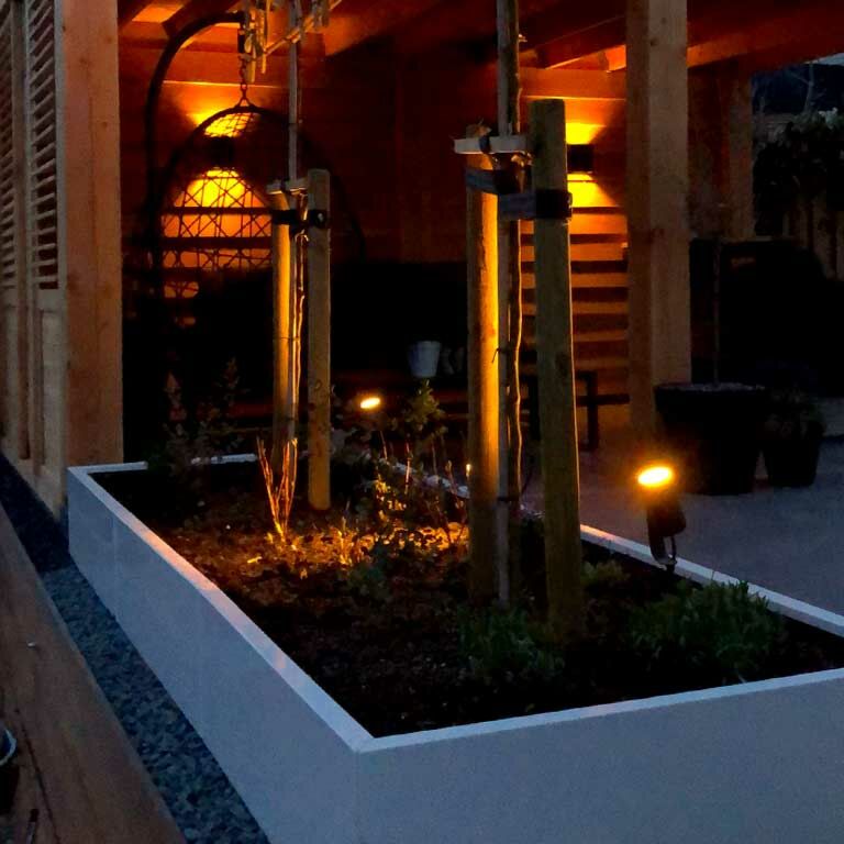 Jauhemaalipinnoitettu teräksinen istutuslaatikko Texas xxl 300 x 100 cm