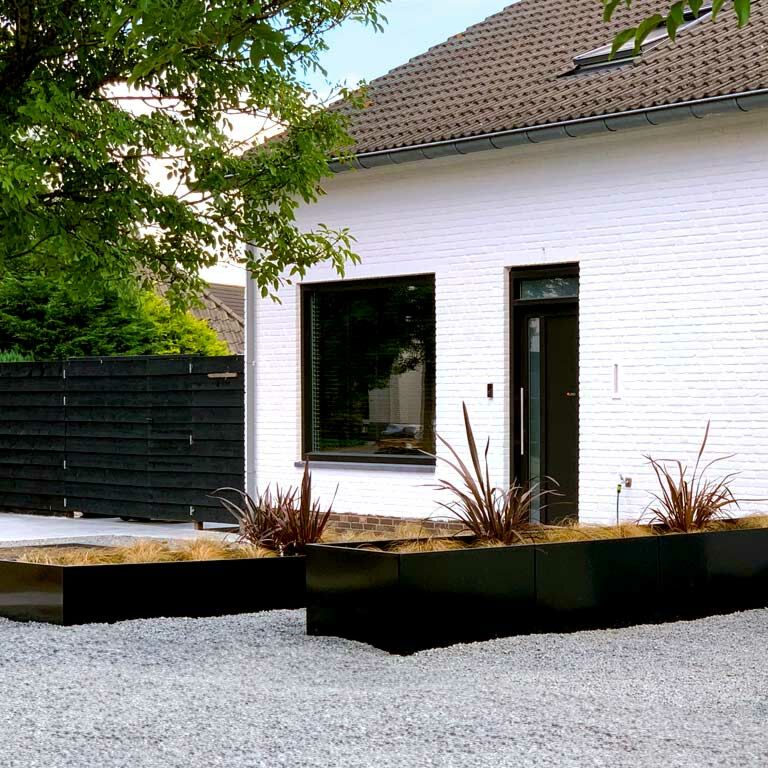 Jauhemaalipinnoitettu teräksinen istutuslaatikko Texas xxl 360 x 100 cm