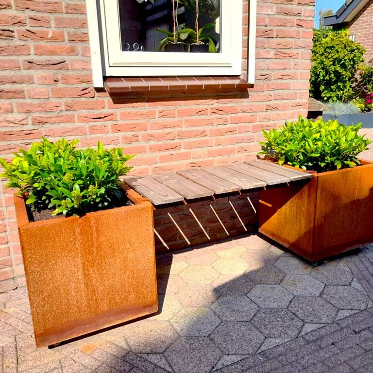 Corten-teräksinen istutuslaatikko penkillä Vegas Miami