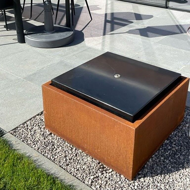 Corten-teräksinen vesiornamentti 50 x 50 x 40 cm
