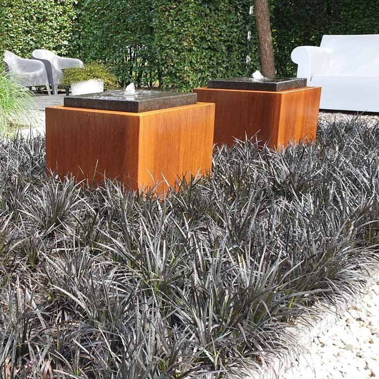 Corten-teräksinen vesiornamentti 50 x 50 x 40 cm