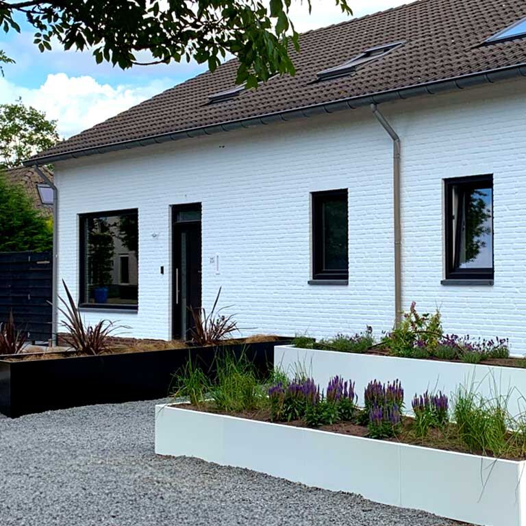 Jauhemaalipinnoitettu teräksinen istutuslaatikko Texas xxl 400 x 100 cm