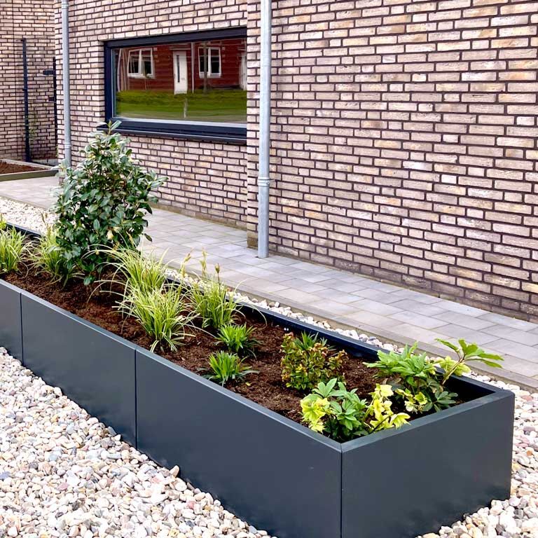 Jauhemaalipinnoitettu teräksinen istutuslaatikko Texas xxl 500 x 80 cm