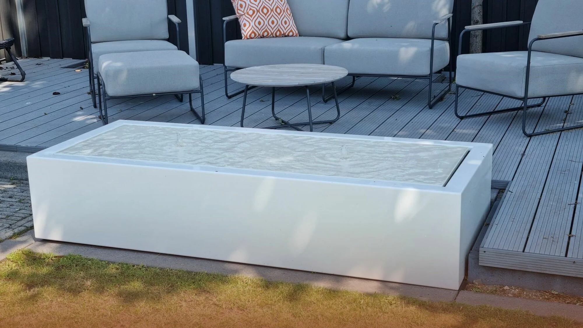 Kuinka huollan vesipöytääni tai vesielementtiäni?