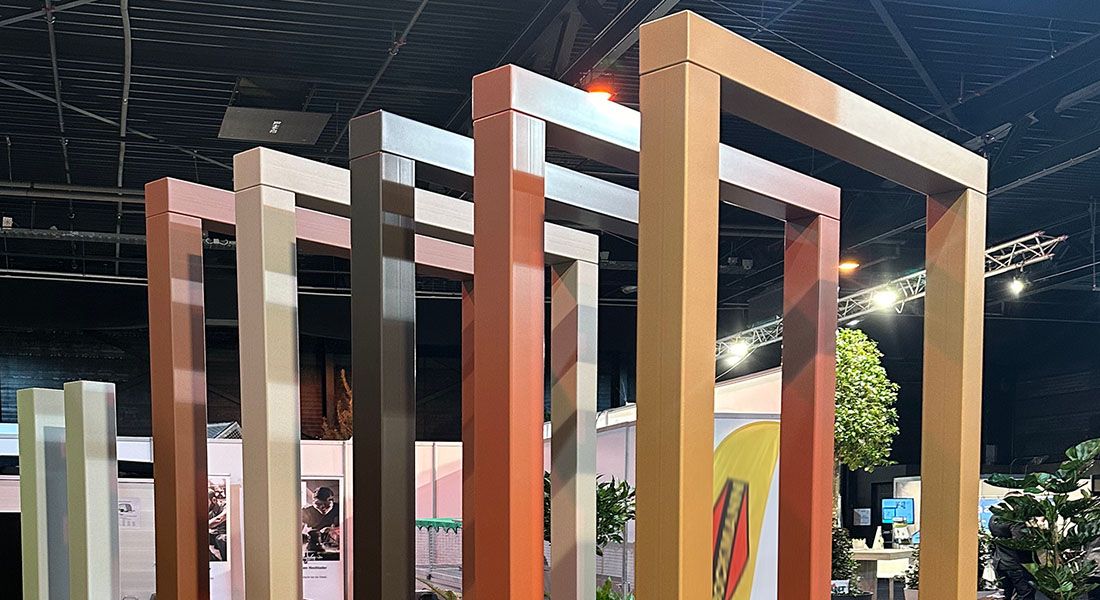 Jauhemaalipinnoitettu teräsinen pergola Jauhemaalipinnoitettu teräsinen pergola